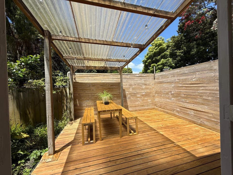 Property building, Balcony/Terrace, Seating area