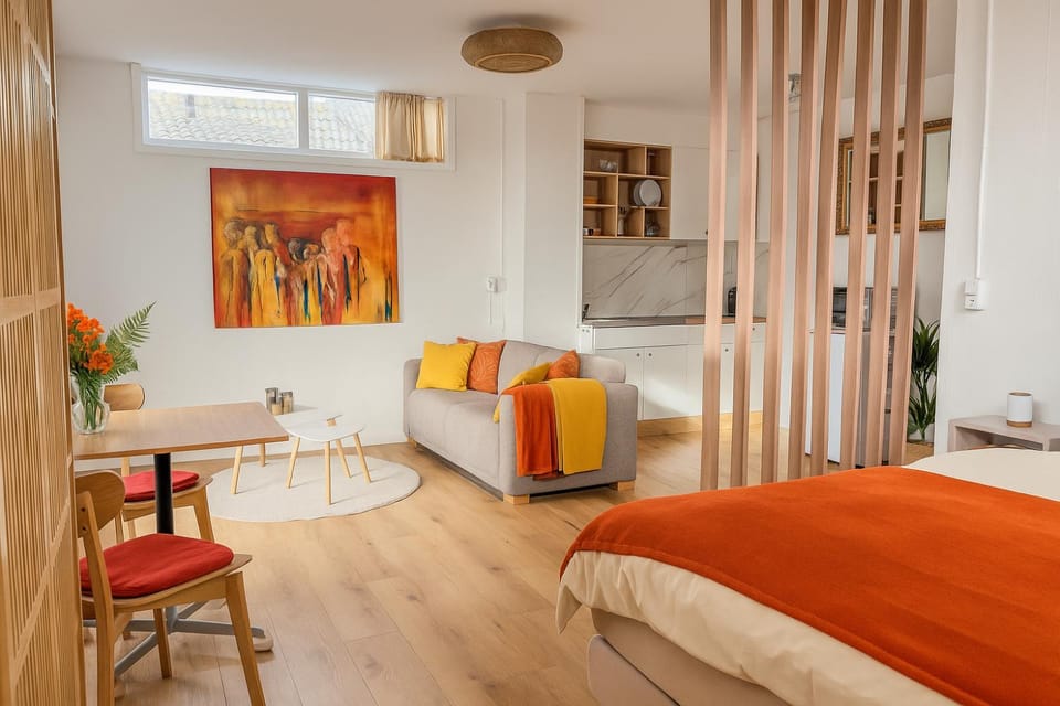 Bed, Kitchen or kitchenette, Living room, Photo of the whole room, Seating area, Dining area, Bedroom