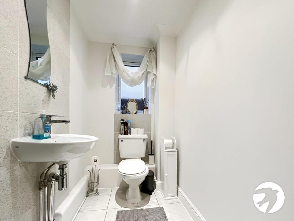 Toilet, towels