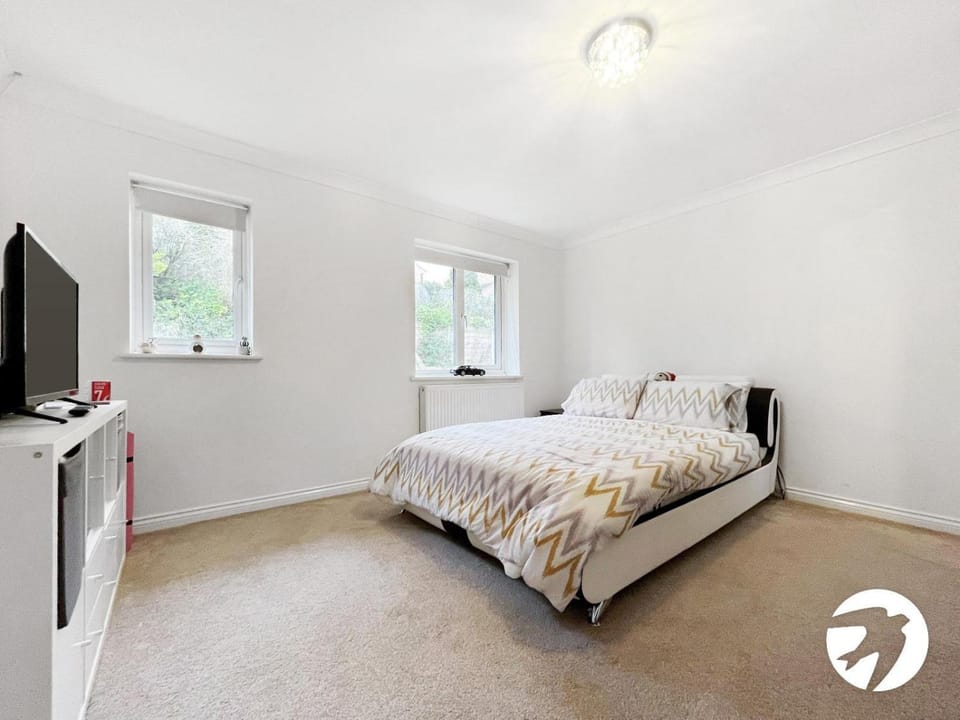 Bed, TV and multimedia, Photo of the whole room, Bedroom