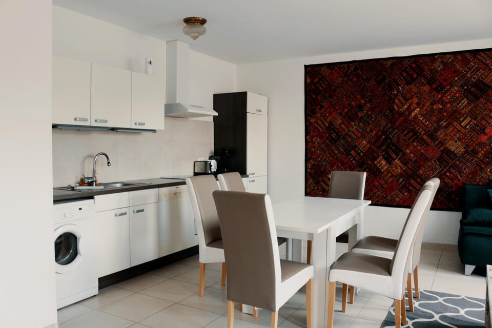 Kitchen or kitchenette, Living room, Seating area, Dining area, dishwasher, minibar, pet friendly, stove, toaster, washing machine