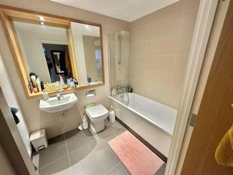 Shower, Toilet, Bathroom, Bath, towels