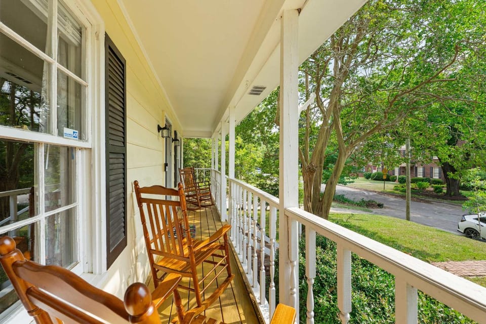 Near USC & Downtown Fire Pit Dog Friendly House in Columbia