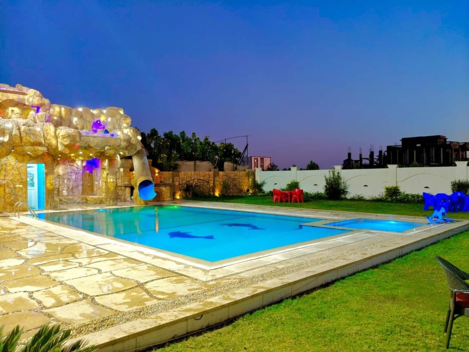 فيلا للايجار اليومى او الشهرى فى الريف الاوربي- طريق مصر اسكندرية الصحراوى- قريبة من مطار سفنكس Villa in New Cairo City