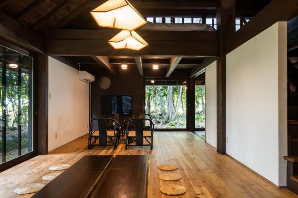 TV and multimedia, Living room, Seating area, Dining area