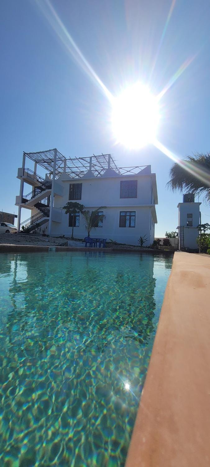 Property building, Day, Pool view, Swimming pool, sunbed
