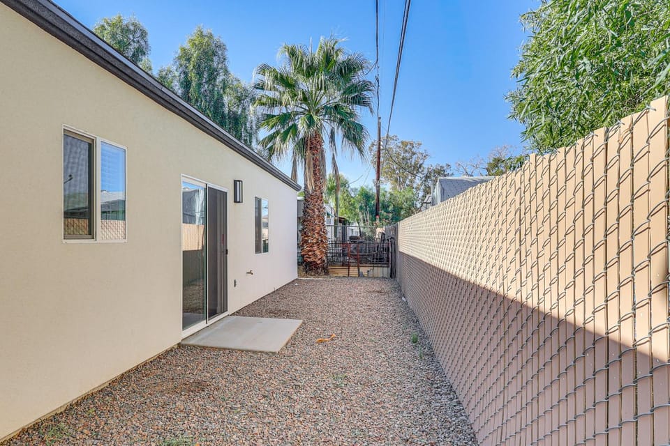 1 Block to Boat Launch! Home w/ Dog-Friendly Yard House in Bullhead City