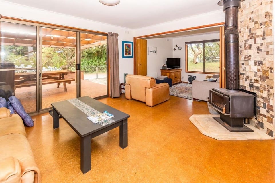 18 Harbour View Sandy Point Stay 3 Pay 2 Winter Special House in Sandy Point