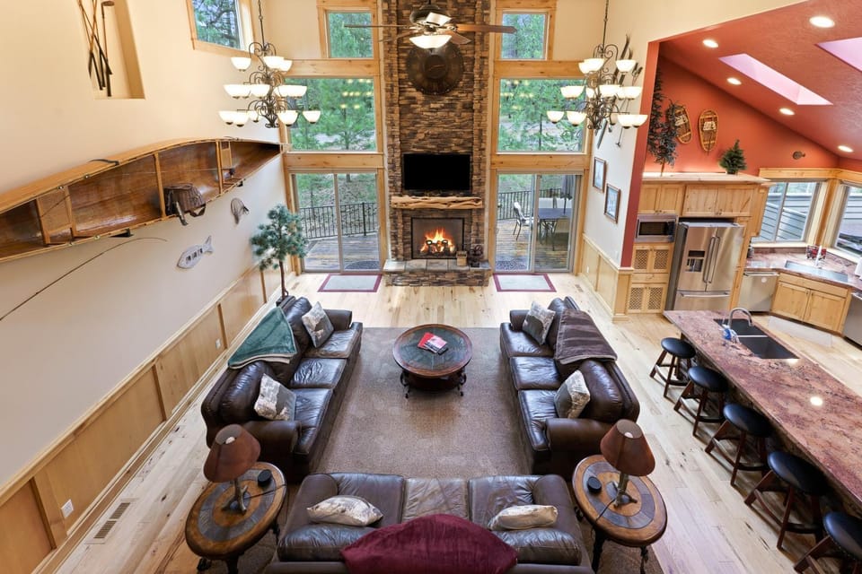 Sunriver Hot Tub Stay with Game Room near SHARC House in Sunriver
