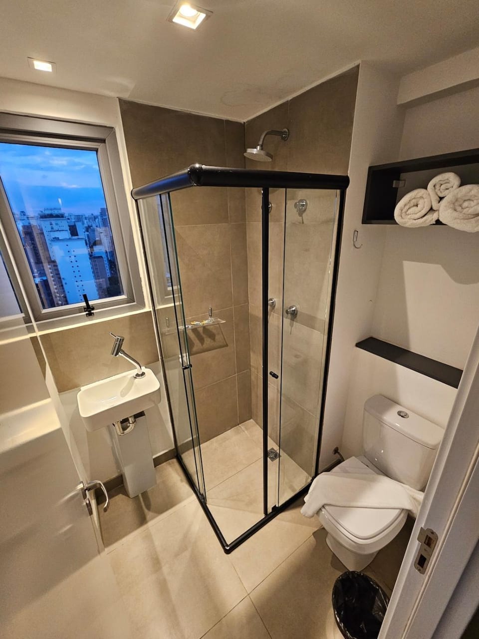 Bathroom, towels