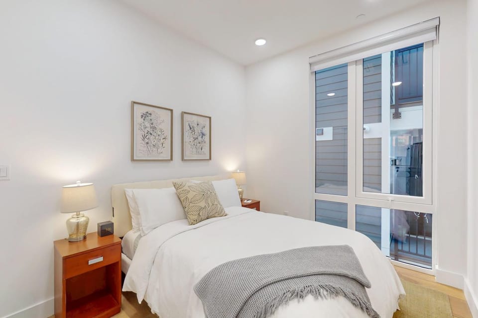 Luxury 2-bed at The Vera Rooftop Deck, Near MBTA Apartment in Allston