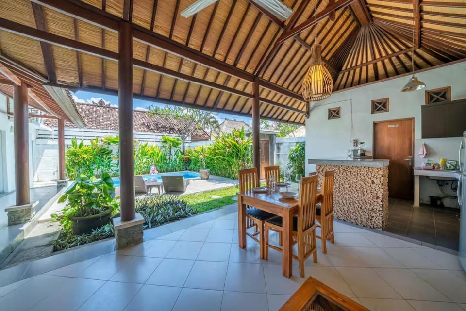 Patio, Day, Kitchen or kitchenette, Dining area