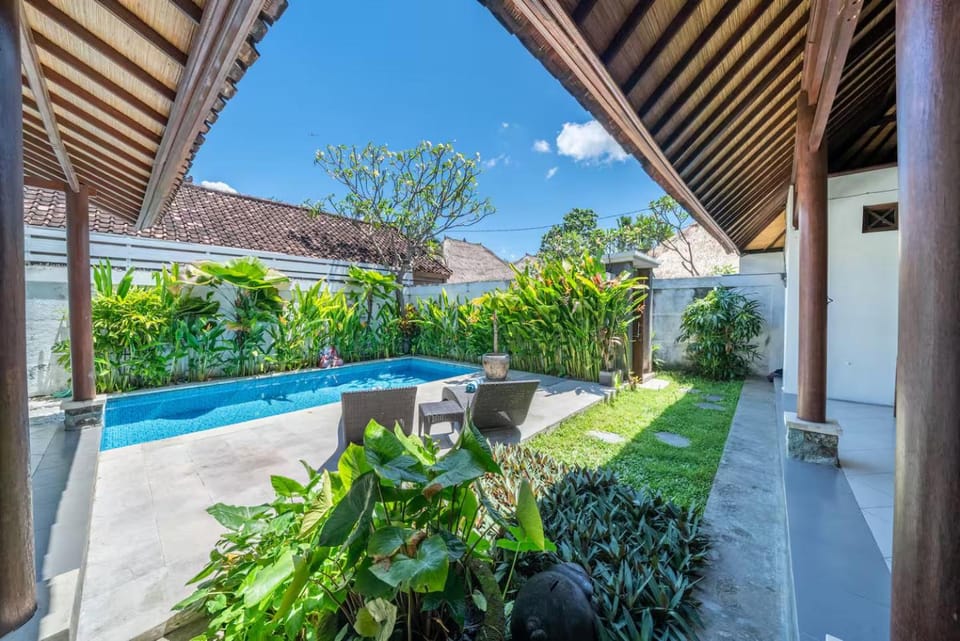 Property building, Day, Garden, Garden view, Pool view, Swimming pool, sunbed