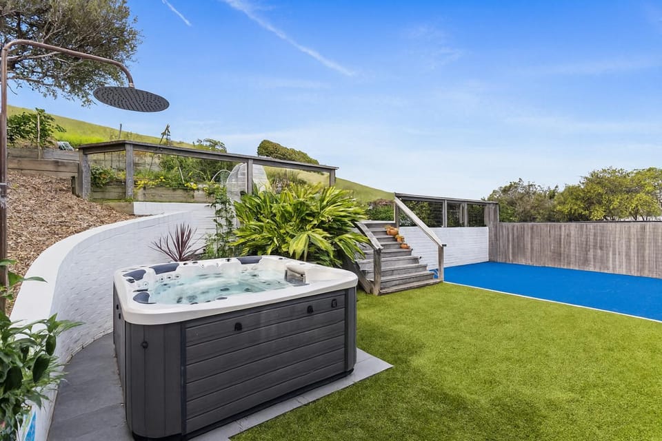 Garden, Hot Tub