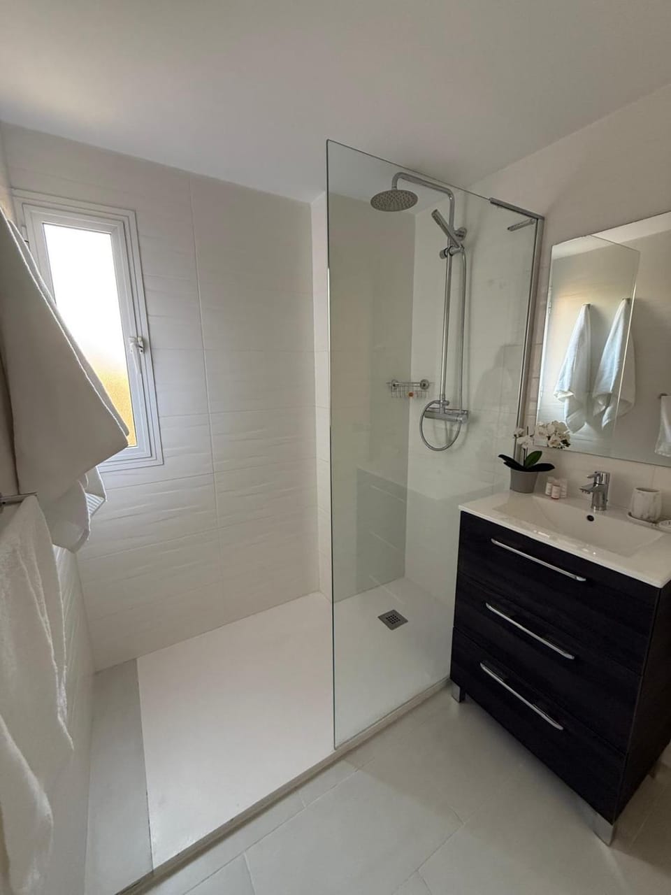 Shower, Bathroom, hair dryier, towels