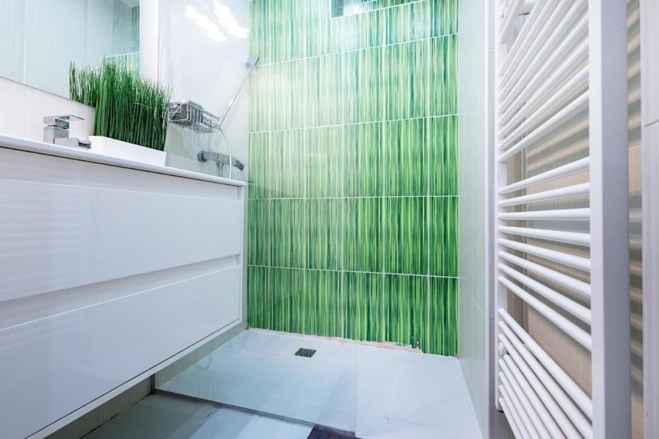 ADM Elegant Gem - FREE Garage Parking, Pool table Apartment in Bratislava