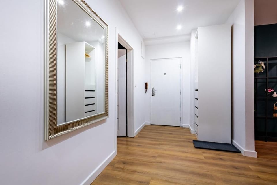 ADM Elegant Gem - FREE Garage Parking, Pool table Apartment in Bratislava