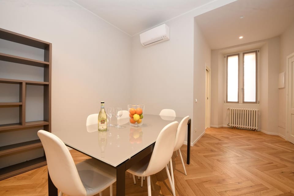 Living room, Seating area, Dining area, air conditioner