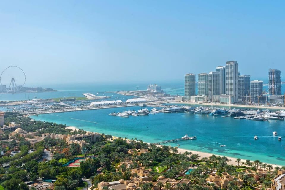Prestige Heights 1BR with Iconic Oceanview Apartment in Dubai