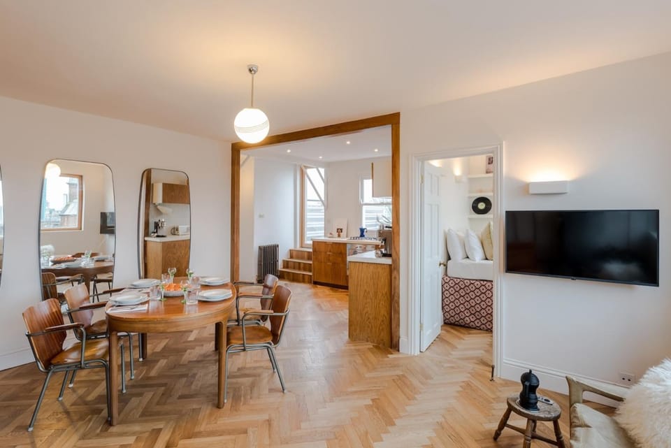 Beautiful 2 Bedroom Roof Top Apartment Apartment in London