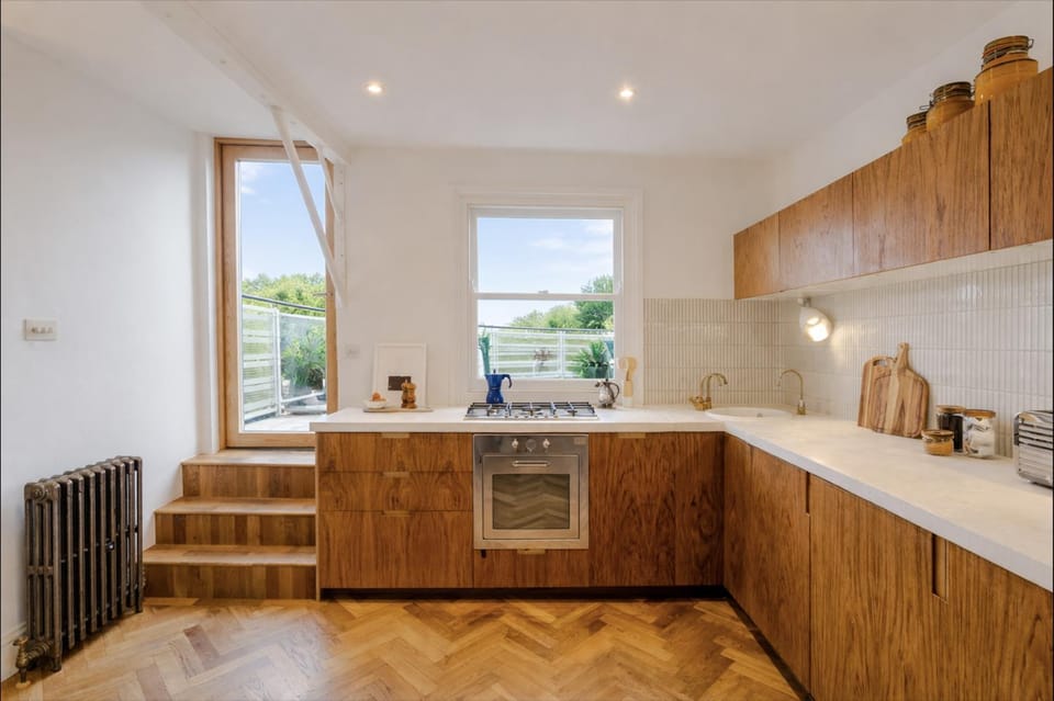 Beautiful 2 Bedroom Roof Top Apartment Apartment in London