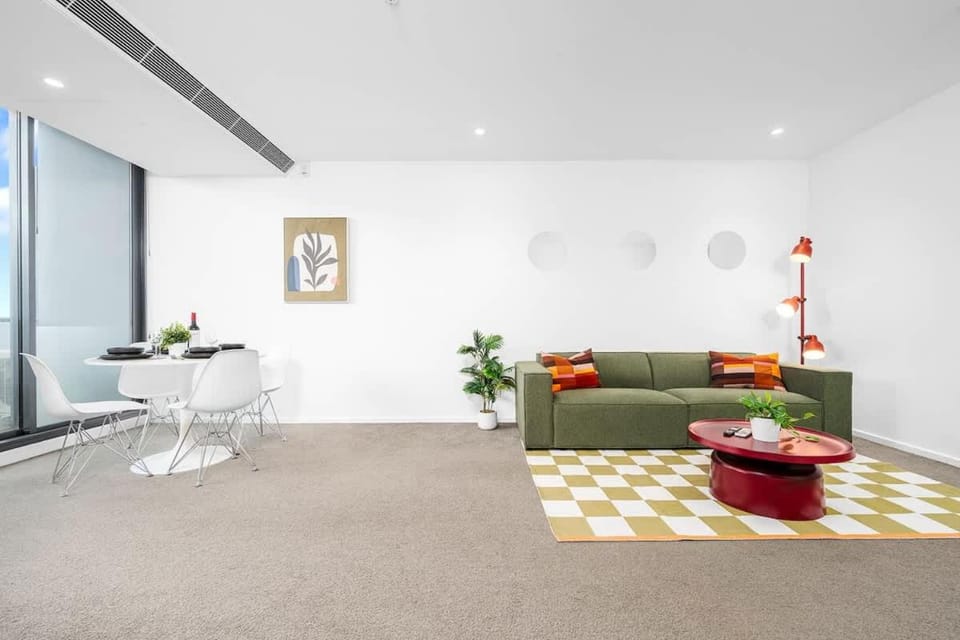 Merlot Lane - Stylish 2BR Gym and Pool Free Parking Apartment in Southbank