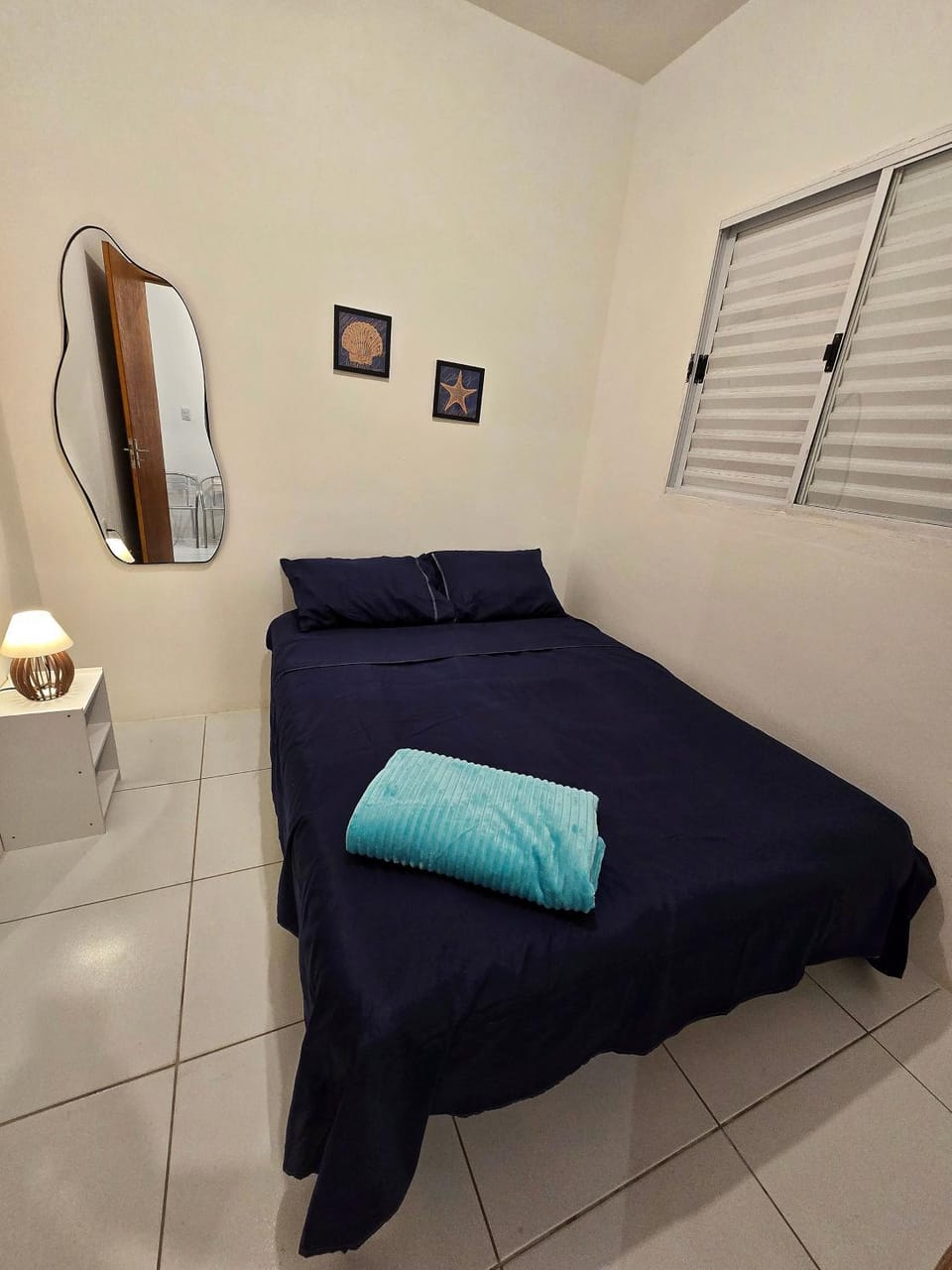 Photo of the whole room, Bedroom, bidet