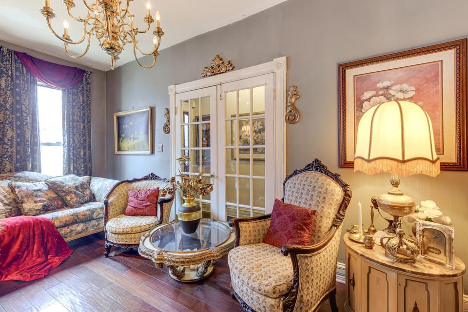 Elegant Upton Rowhouse 2 Mi to Inner Harbor! House in Baltimore