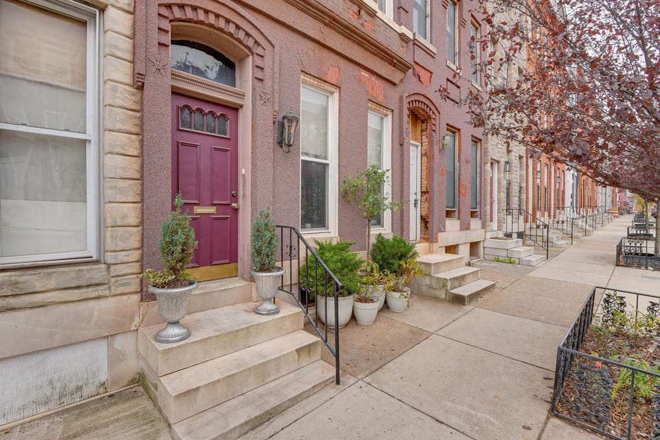 Elegant Upton Rowhouse 2 Mi to Inner Harbor! House in Baltimore