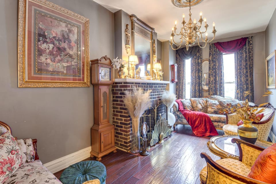 Elegant Upton Rowhouse 2 Mi to Inner Harbor! House in Baltimore