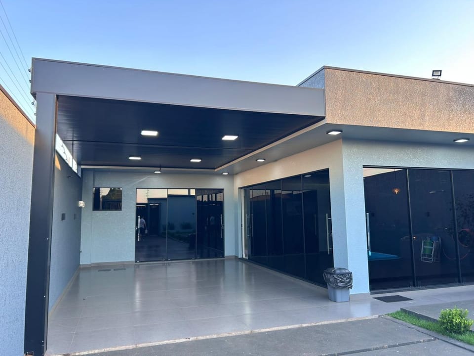 Espaço aconchegante com piscina e area gourmet House in Foz do Iguaçu