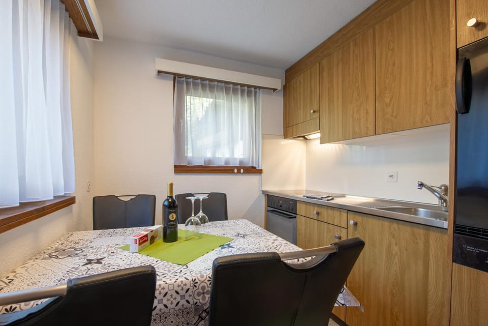 Dining area, kitchen