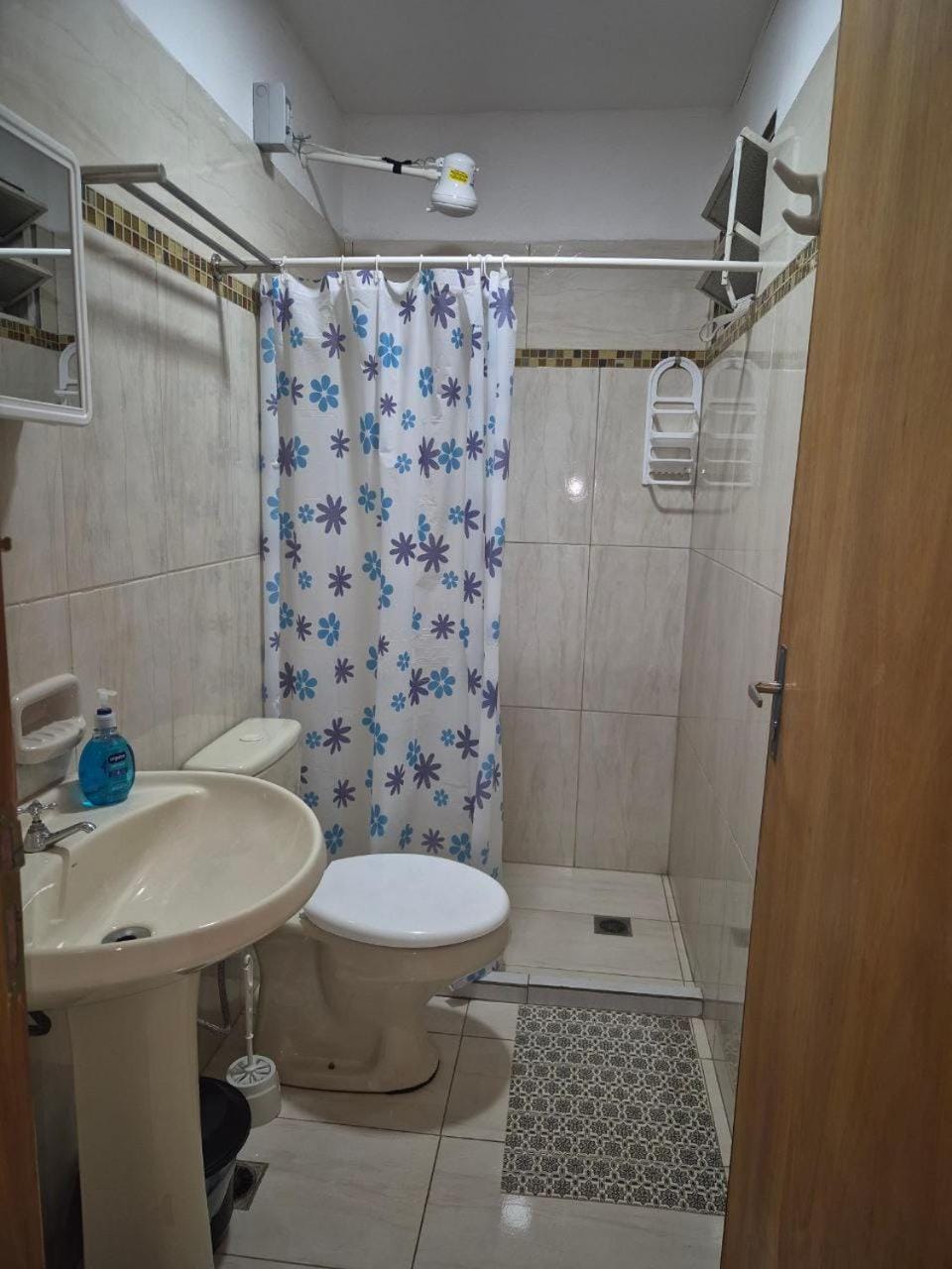 Shower, Toilet