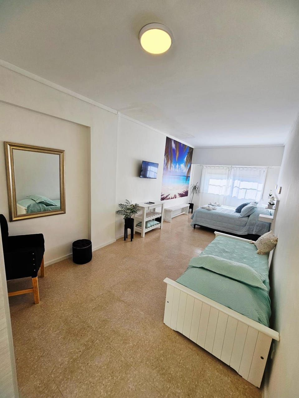 Bed, TV and multimedia, Living room, Photo of the whole room, Seating area, Bedroom