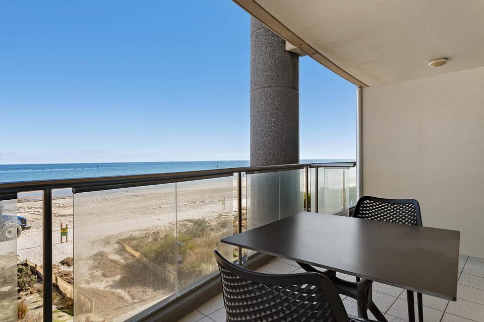 Belle Escapes - Waves at The Bay Apartment in Adelaide