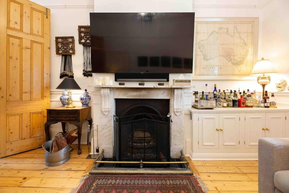 A Truly Exceptional Heritage Residence Private Luxury by St Kilda Beach with swimming pool Villa in Saint Kilda