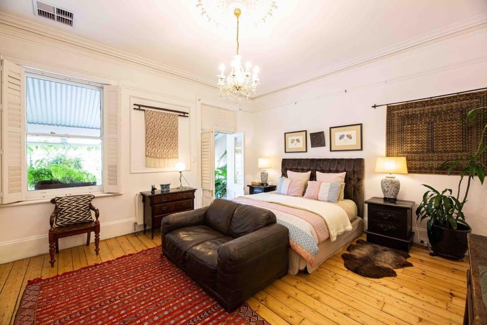 A Truly Exceptional Heritage Residence Private Luxury by St Kilda Beach with swimming pool Villa in Saint Kilda