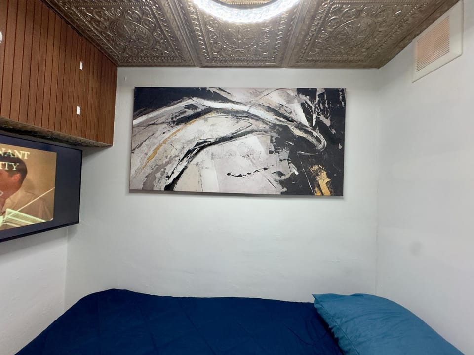 Micro Pod Room Capsule hotel in West Palm Beach