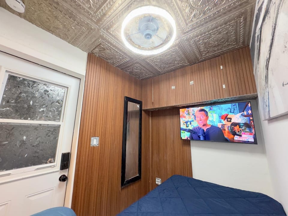 Micro Pod Room Capsule hotel in West Palm Beach