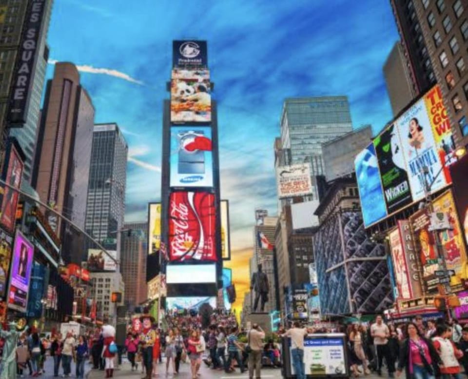 Steps from Times Square - Cozy Room - Shared Bath Bed and Breakfast in Midtown