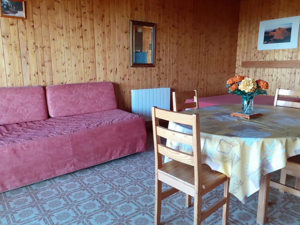 Appartement cosy 4 pers, balcon, calme, parking privé - FR-1-814-172 Apartment in Besse-et-Saint-Anastaise