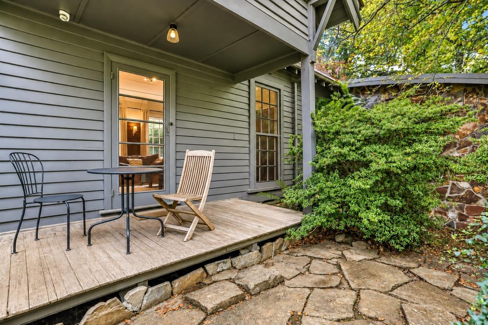 Patio, Facade/entrance, Garden, Seating area, Dining area
