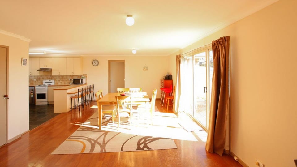 Patio, Balcony/Terrace, Kitchen or kitchenette, Dining area, oven, stove