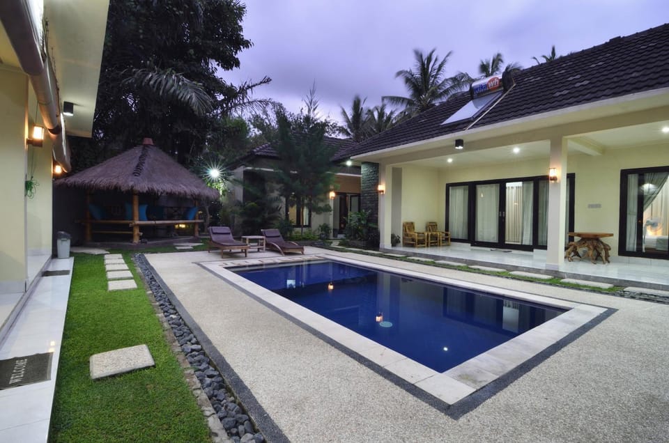 Day, Swimming pool