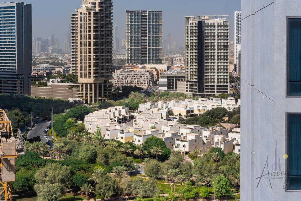 Urban Oasis 1BR Designer Nest Chic & Cosy Apartment in Dubai