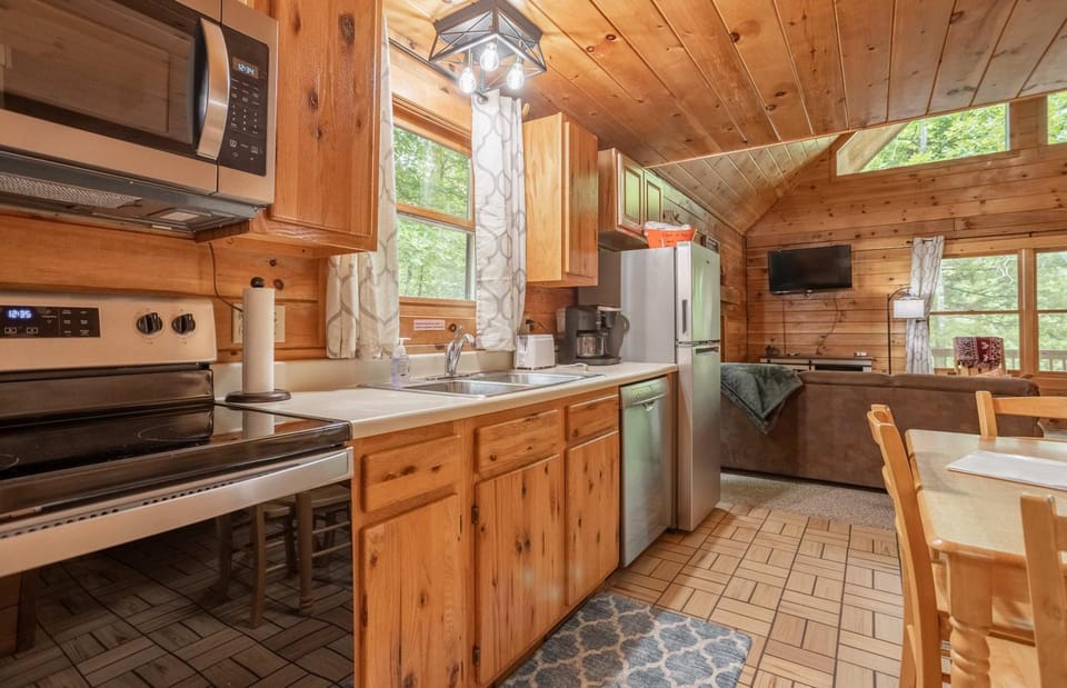 Table Rock Lake Cabin - Lake-Pool-Hot Tub Cabin in Shell Knob