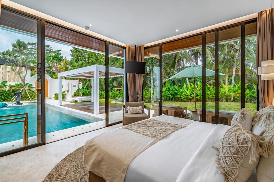 Bed, Bedroom, Garden view, Pool view, Swimming pool