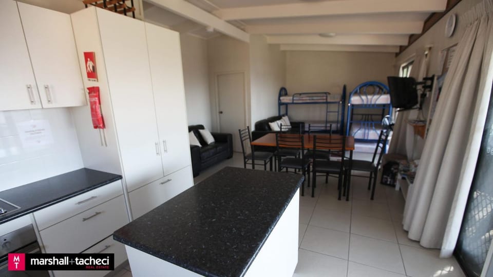 TV and multimedia, Kitchen or kitchenette, Living room, Dining area