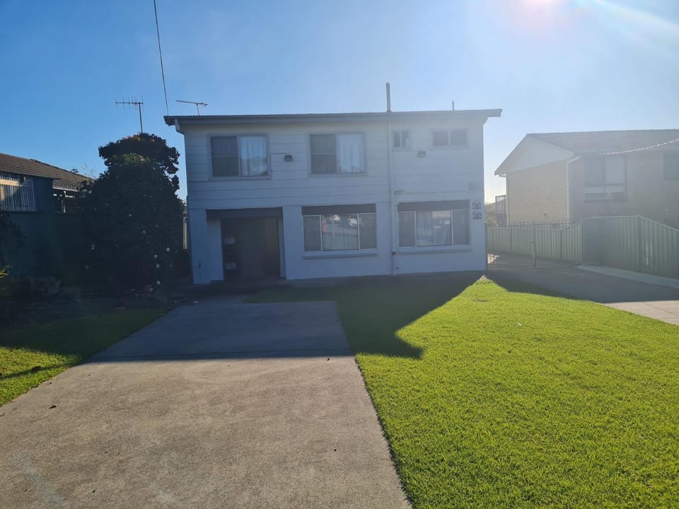 Property building, Garden, Parking