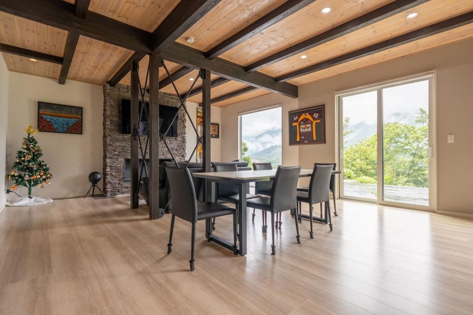 Living room, Dining area, Mountain view, Mountain view